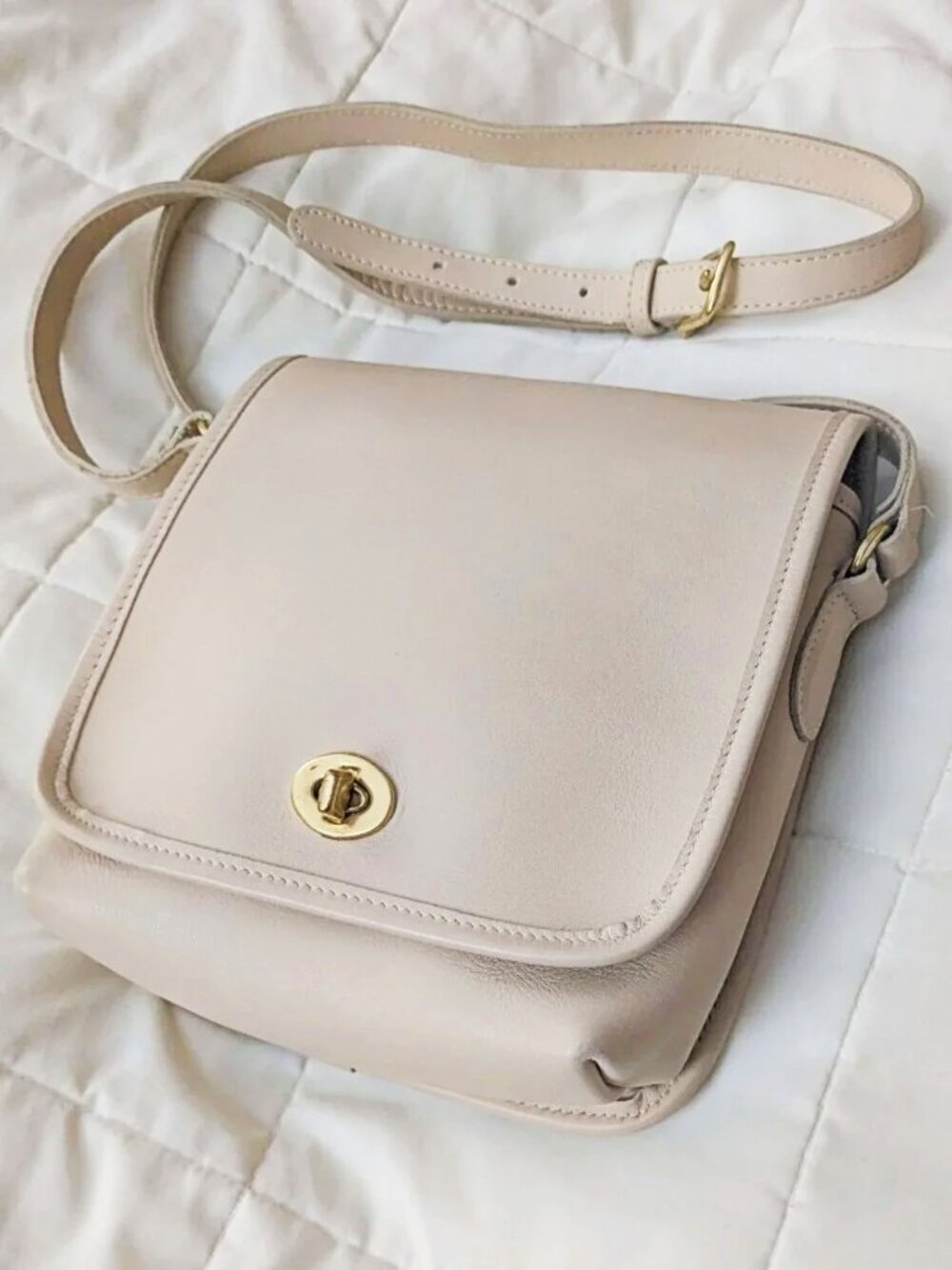 Vintage Coach Companion Flap Turnlock Bag 9076 in Bone Cream 1990s MADE IN USA